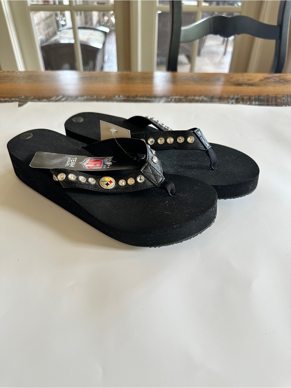 NFL Black Women's Pittsburgh Steelers Rhinestone Logo Flip Flop Sandals Size 10
